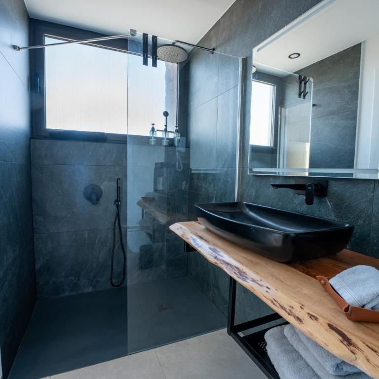 Casa Horizon Heated Pool Villa with Volcano Sunset Views, Lajares - Villa - 56