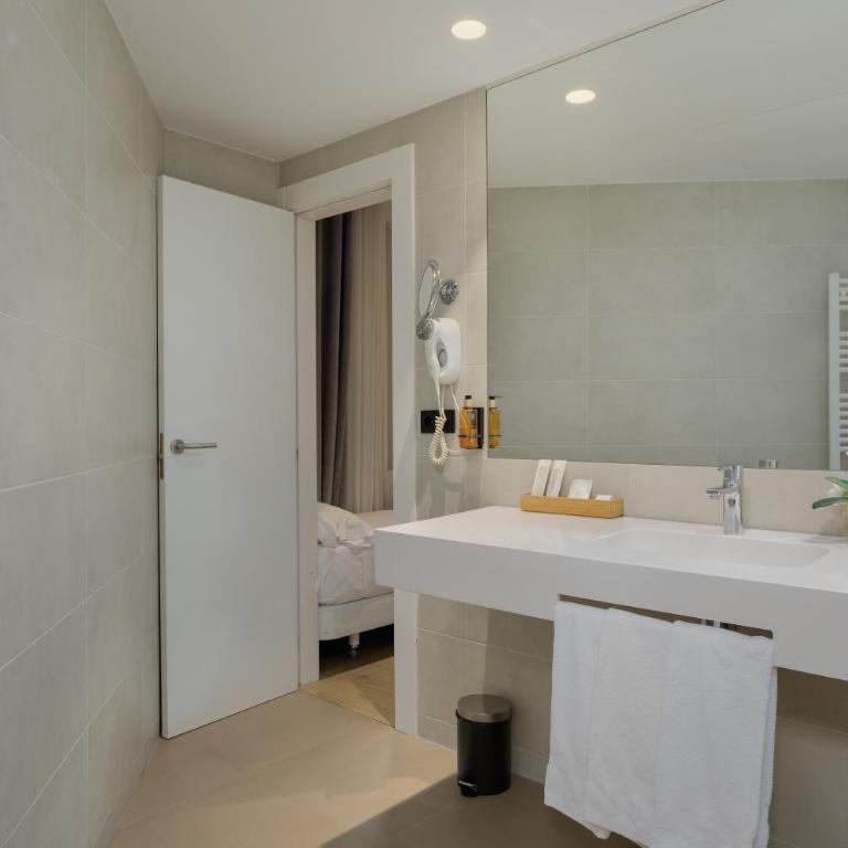 Hotel Costabella - Habitación Triple - 7