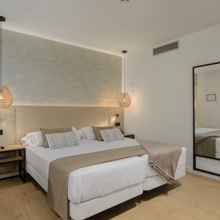 Hotel Costabella - Habitación Triple - 4