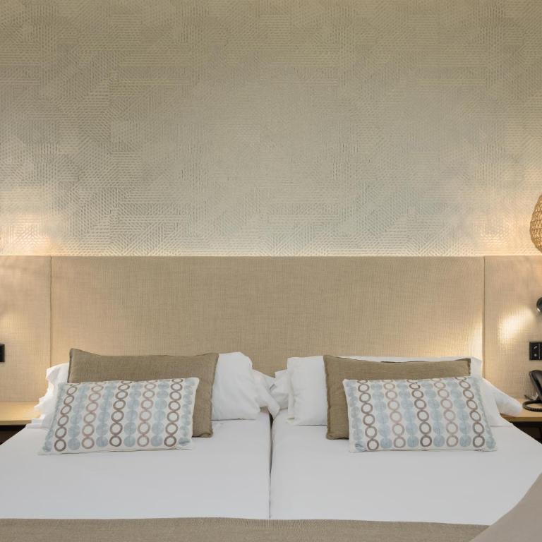 Hotel Costabella - Habitación Triple - 9