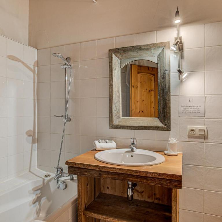 Chalet Pele - Alpes Agency - Central Chamonix - Sleeps 11 - Chalet - 24