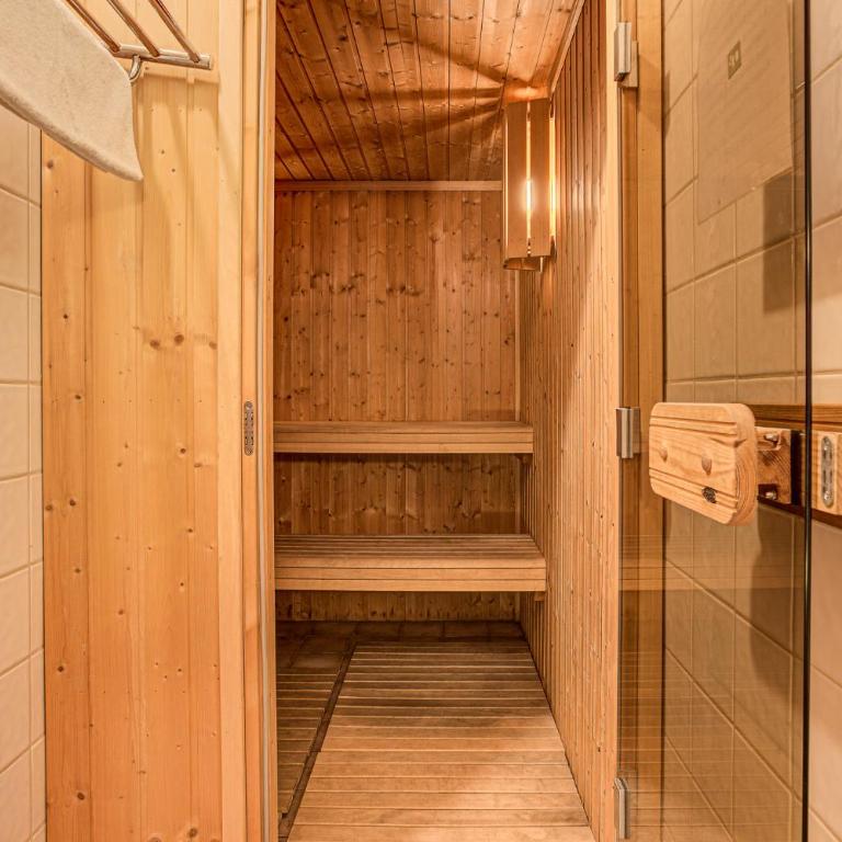 Chalet Pele - Alpes Agency - Central Chamonix - Sleeps 11 - Chalet - 38