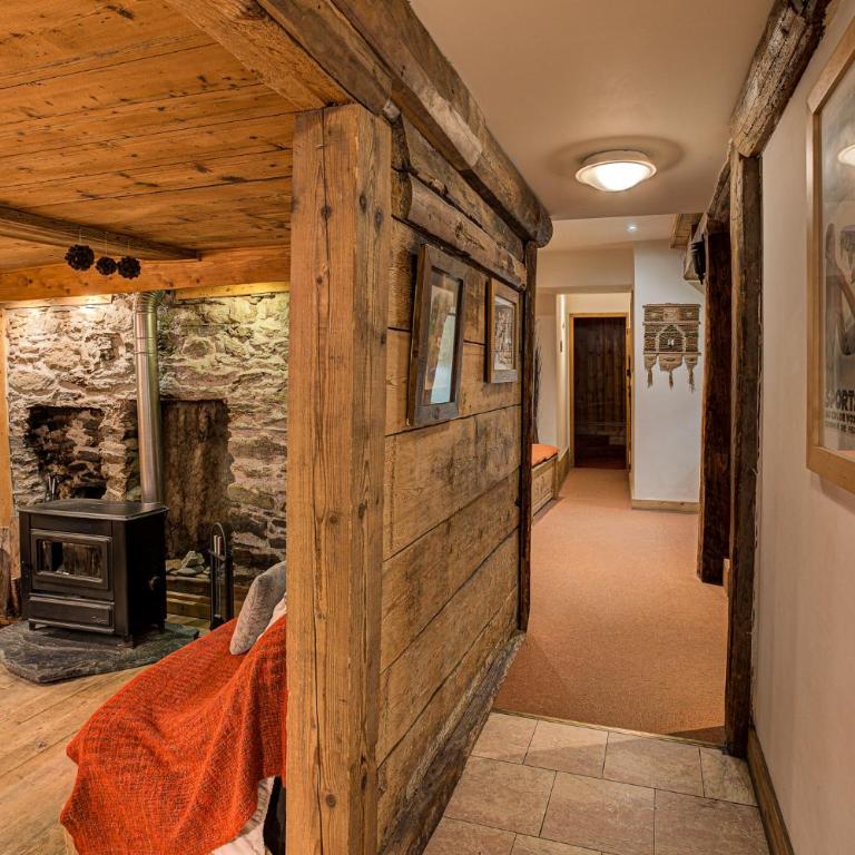 Chalet Pele - Alpes Agency - Central Chamonix - Sleeps 11 - Chalet - 11