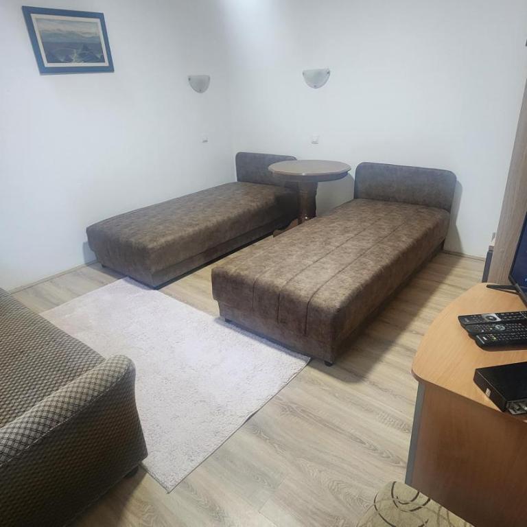 Kopaonik Apartman Aleksandar - Economy Quadruple Room - 4