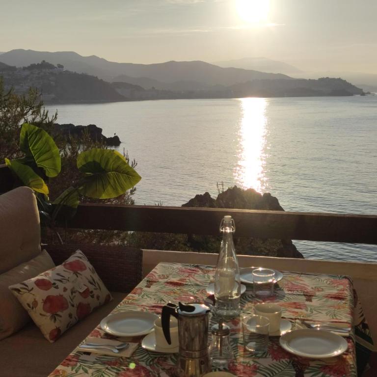 Dreamy sunrise at Marina Playa - Deluxe Apartment - 1
