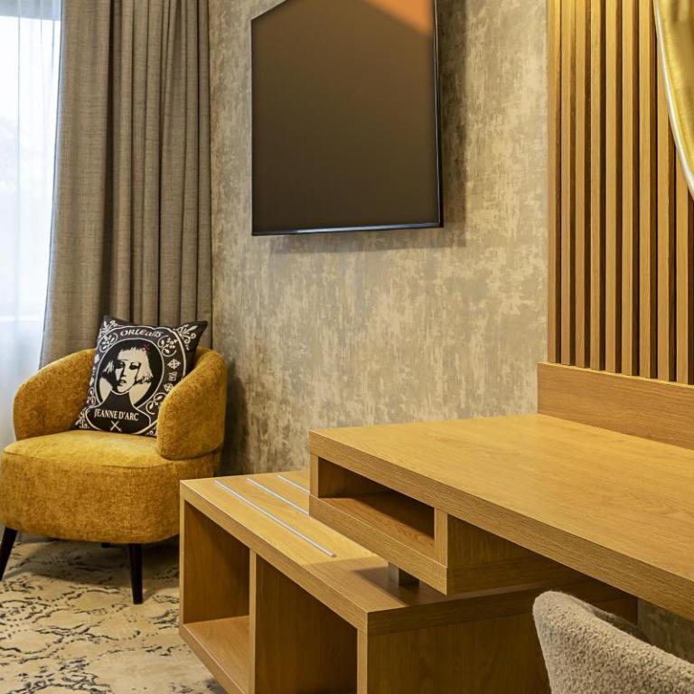 Best Western Plus Hotel Saint-Roch Orleans - Chambre Familiale Communicante avec 1 Lit Queen-Size et 2 Lits Simples - Non-Fumeurs - 7