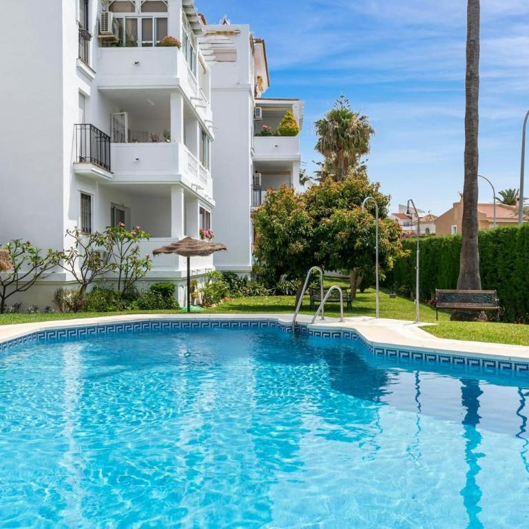 Piscina y vistas espectaculares en Torremolinos - Apartamento de 2 dormitorios - 2