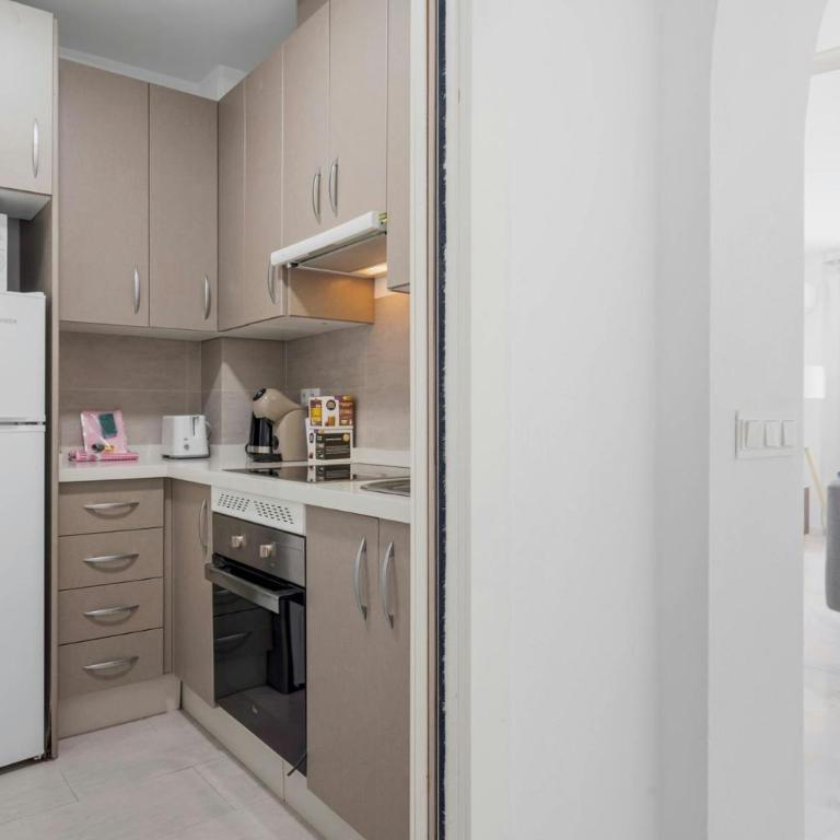 Piscina y vistas espectaculares en Torremolinos - Apartamento de 2 dormitorios - 7