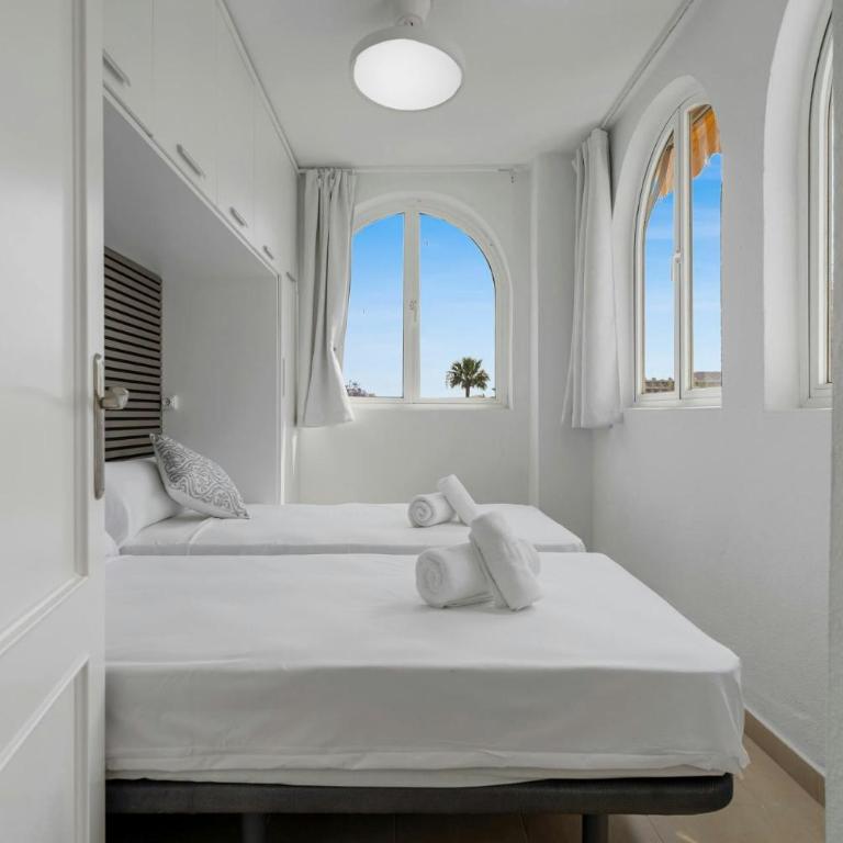 Piscina y vistas espectaculares en Torremolinos - Apartamento de 2 dormitorios - 12