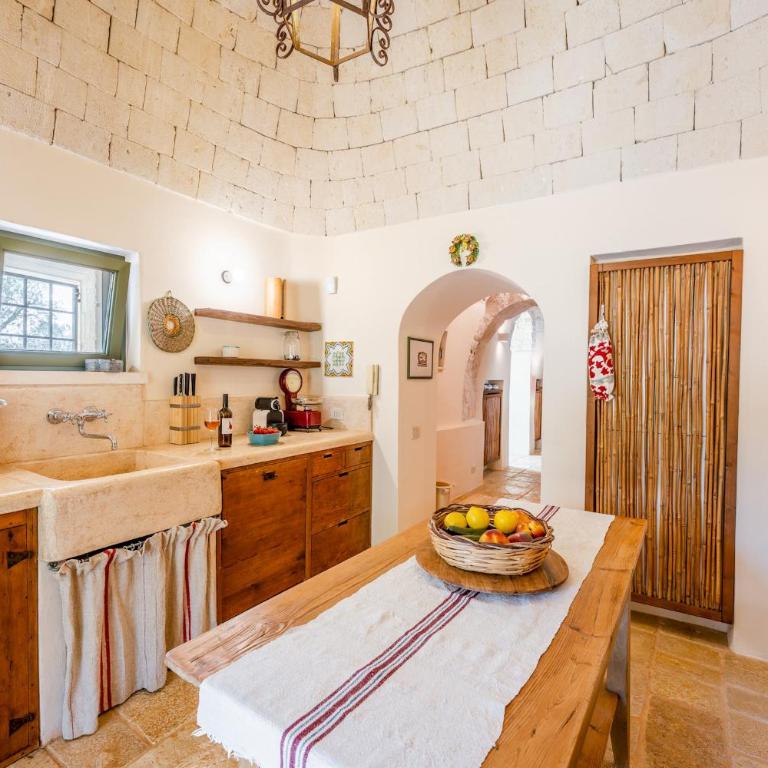 TRULLO MAGNIFICO 8, Emma Villas - Villa con 4 Camere da Letto - 5
