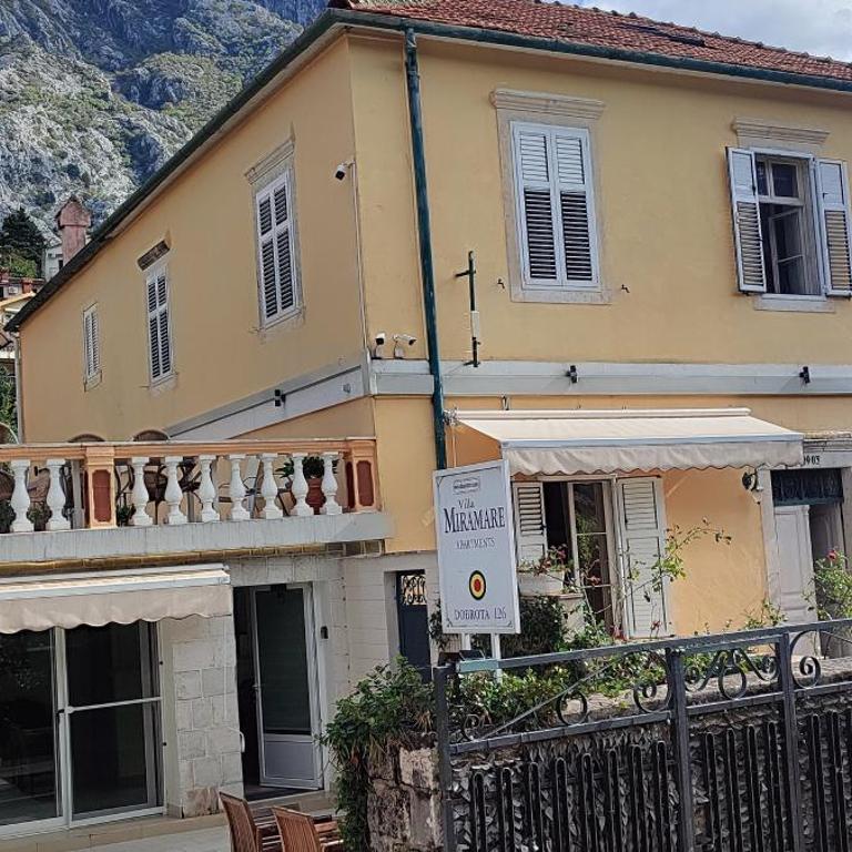 Villa Miramare , Dobrota seafront - Apartment with Sea View - 9