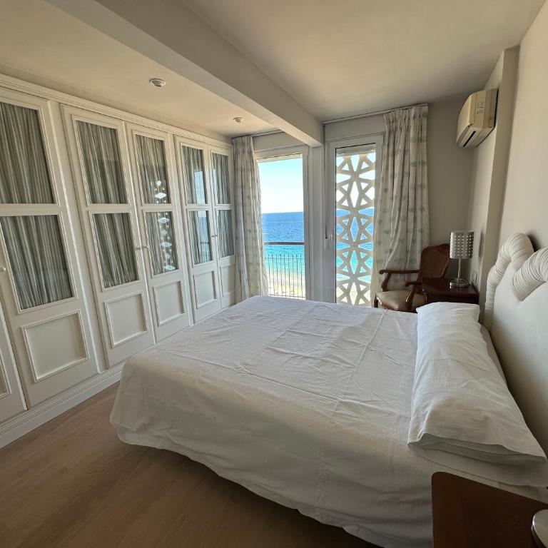 Primera Linea Playa de LEVANTE Iberia - Three-Bedroom Apartment - 9