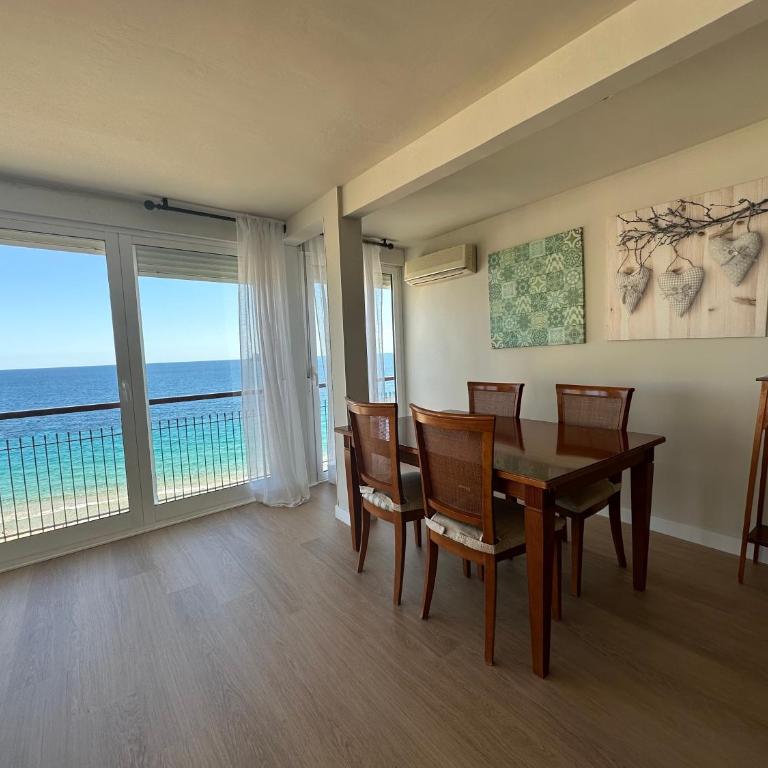 Primera Linea Playa de LEVANTE Iberia - Three-Bedroom Apartment - 2