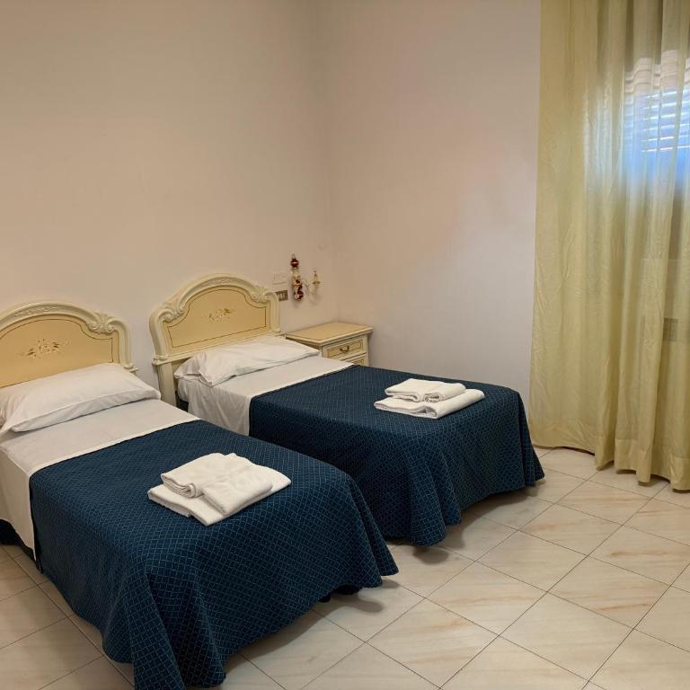 Hotel Azzurra - Camera Doppia con Letti Singoli - 5