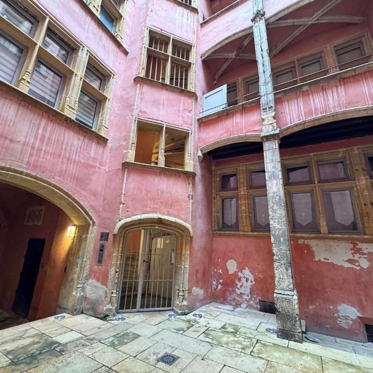 All in Lyon | Suite de charme - cœur du Vieux Lyon - Apartment - 22