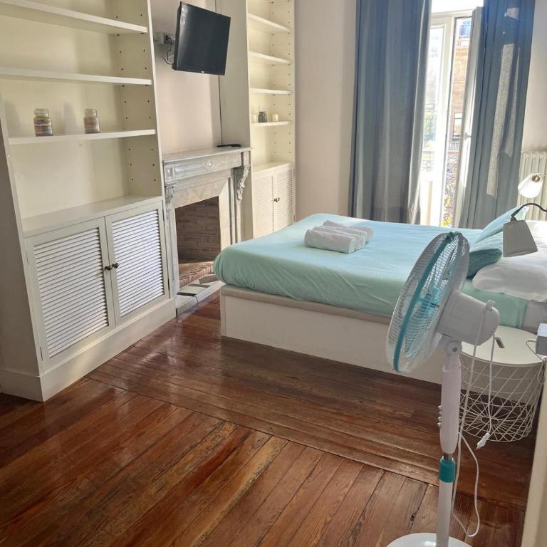 Kasa Reina HT LSS00215 - Habitación Doble Deluxe con balcón y baño compartido - 8