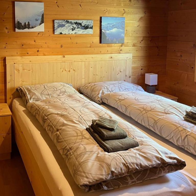 Chalet Val Roc - Dachwohnung West - Apartment mit 2 Schlafzimmern und Balkon - 1