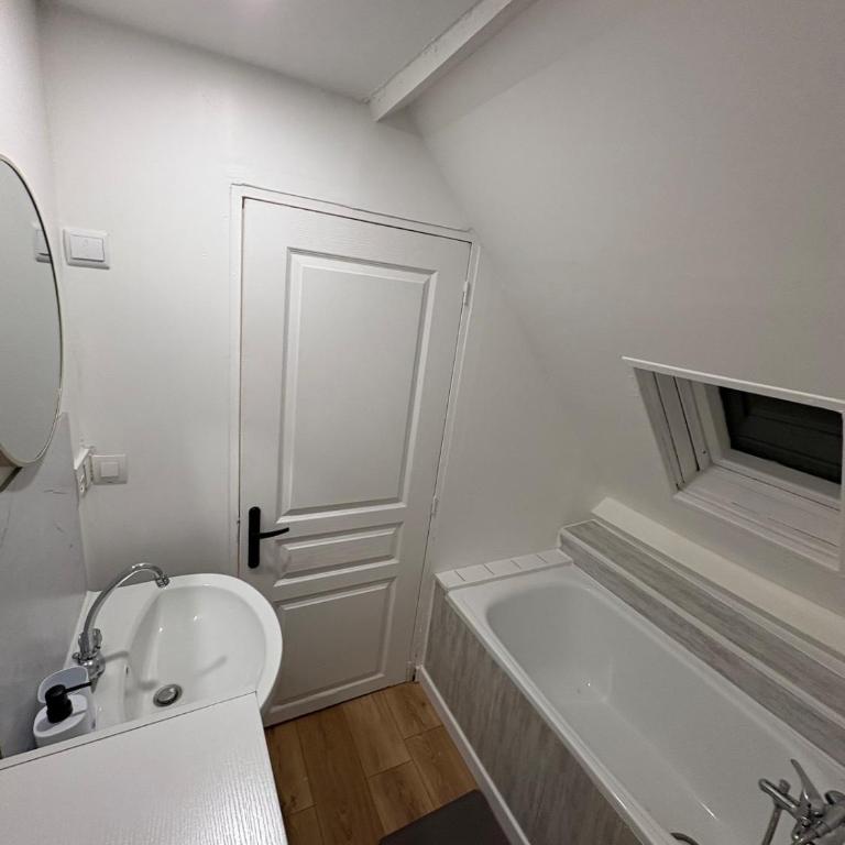 Petite maison en cœur de ville - Appartement 2 Chambres - 5