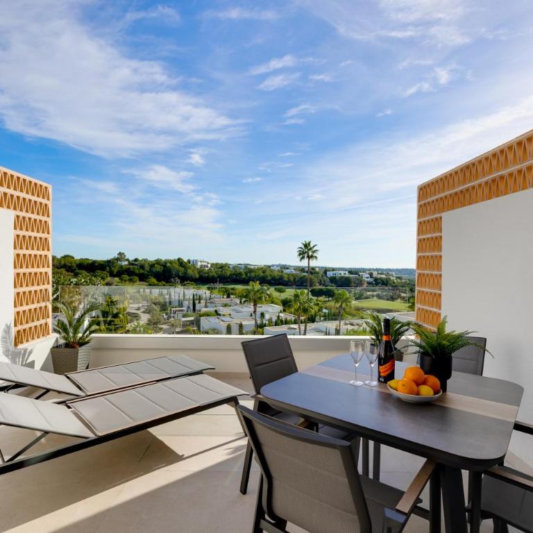 Precioso piso con piscina climatizada,las Colinas - Apartamento de 2 dormitorios - 28
