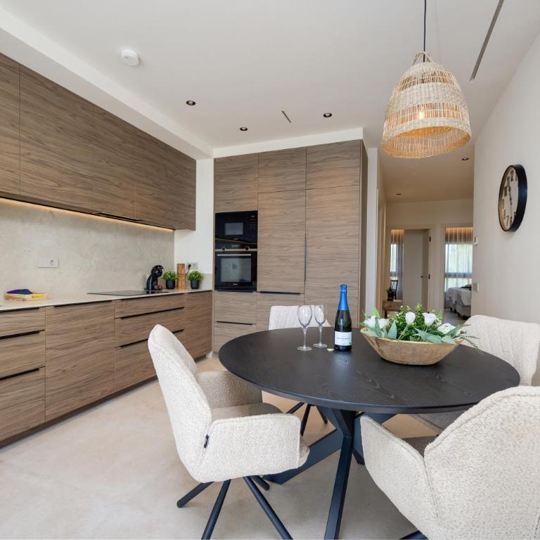 Precioso piso con piscina climatizada,las Colinas - Apartamento de 2 dormitorios - 25