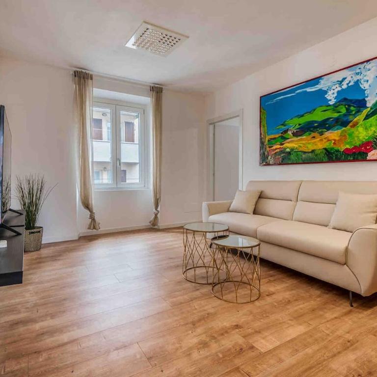 design luxury apartment-centre of the city-AIRPORT - Two-Bedroom Apartment - 10
