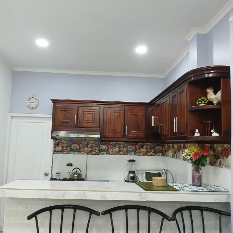 Spacious apartment with AC and terrace - Three-Bedroom Apartment - 4
