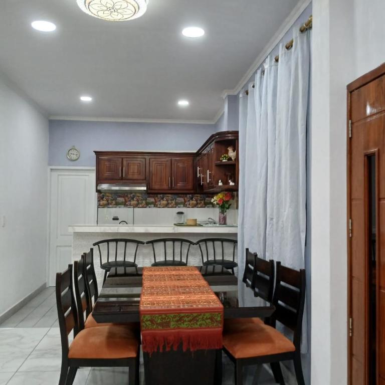 Spacious apartment with AC and terrace - Three-Bedroom Apartment - 40