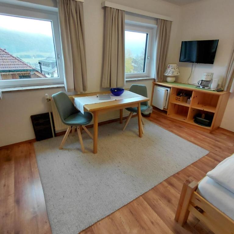 Appartementhaus Fritz-Rosenkranz - Doppelzimmer mit Gartenblick - 2