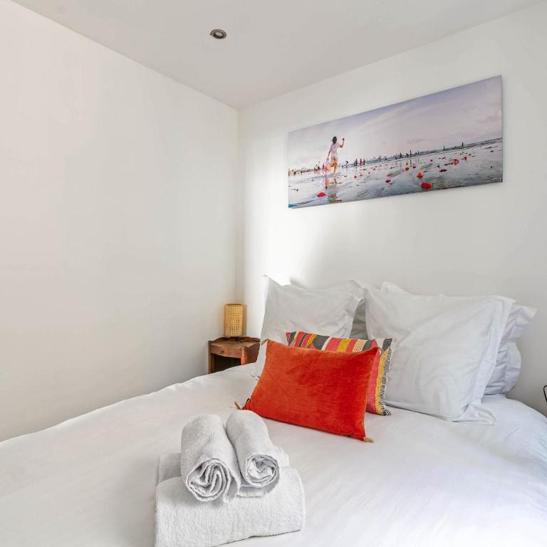 Paris Rooftop Views Cosy 2 Bedroom Stay Central - Chambre Triple - 16