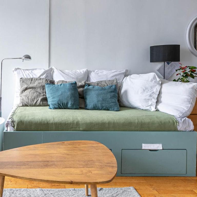 Paris Rooftop Views Cosy 2 Bedroom Stay Central - Chambre Triple - 13