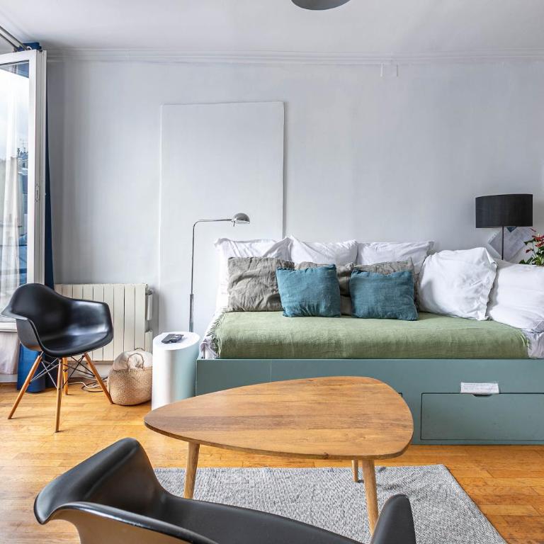 Paris Rooftop Views Cosy 2 Bedroom Stay Central - Chambre Triple - 8