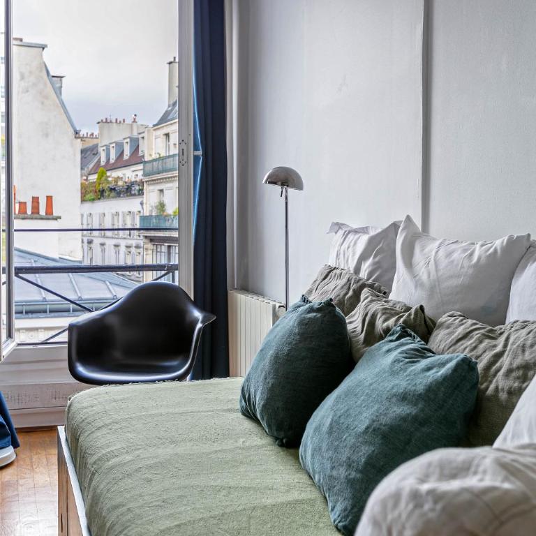 Paris Rooftop Views Cosy 2 Bedroom Stay Central - Chambre Triple - 12