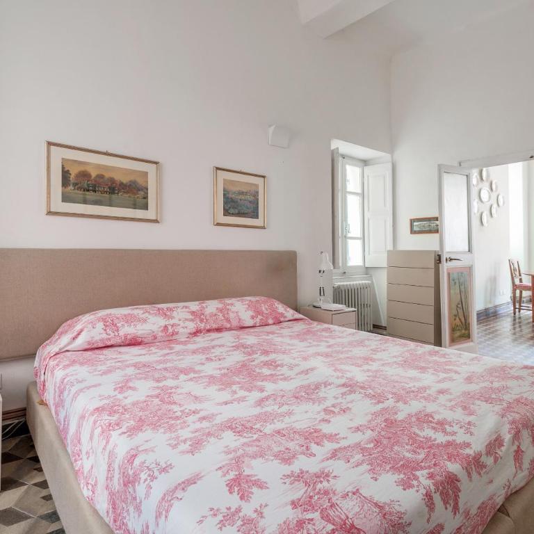 "Marina Apartment" in Vernazza Historic, Restored, Beachfront, 2nd floor, 2 Aircondo BDR, 2BHT, rare Private Garage 300 mt far, 200 mt from train - Two-Bedroom Apartment - 5