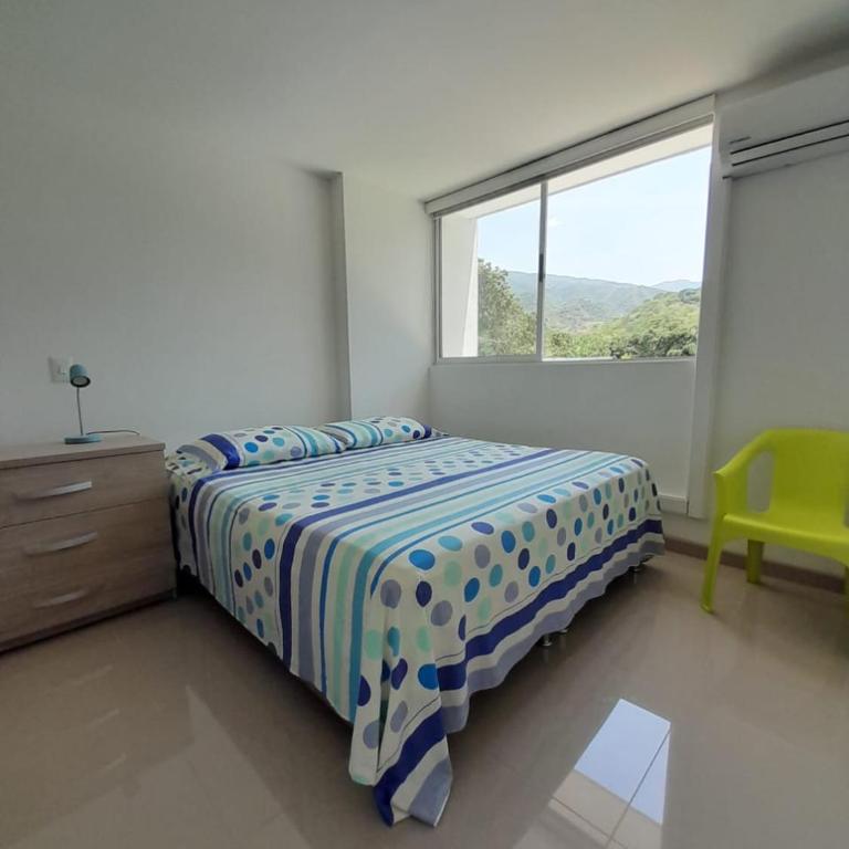 Agradable y confortable apto vacacional en Santa Fé de Antioquia-Colombia dentro de condominio con piscina, tobogán, zonas recreativas, jardines y espectacular vista - Two-Bedroom Apartment - 23