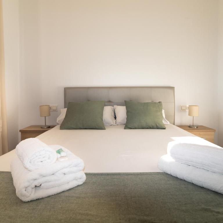 Modern and Cozy Apartment with Pool Tennis Court and Common Areas in Torre del Mar - Apartment with Pool View - 9