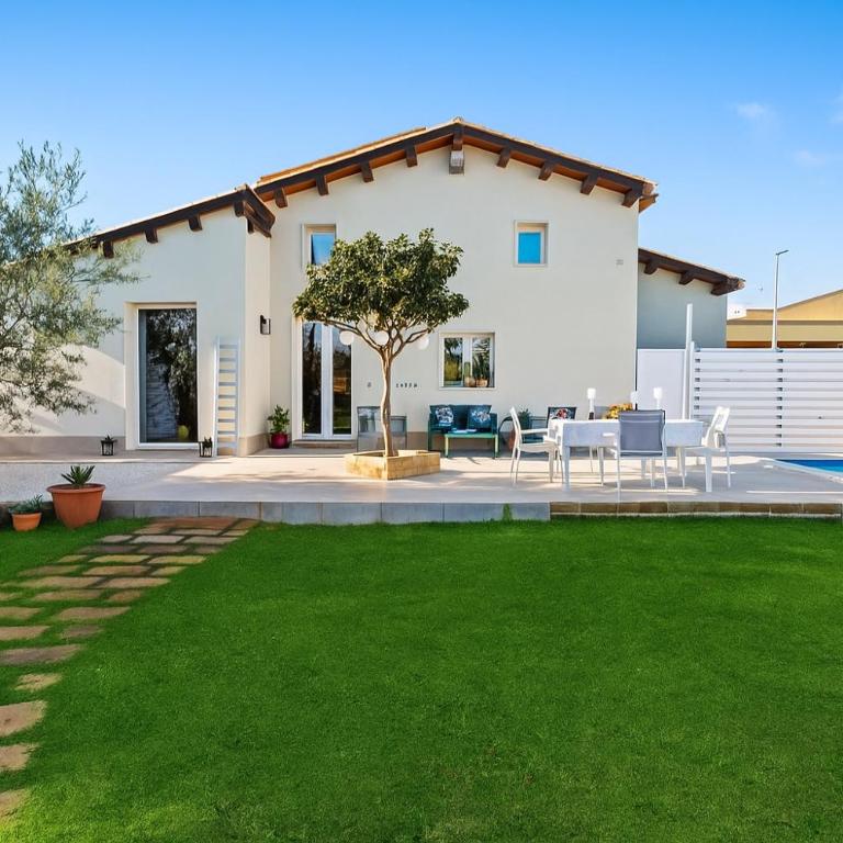 Incantevole villa con piscina e giardino a poca distanza dalle spiagge piu belle - Casa Vacanze - 1
