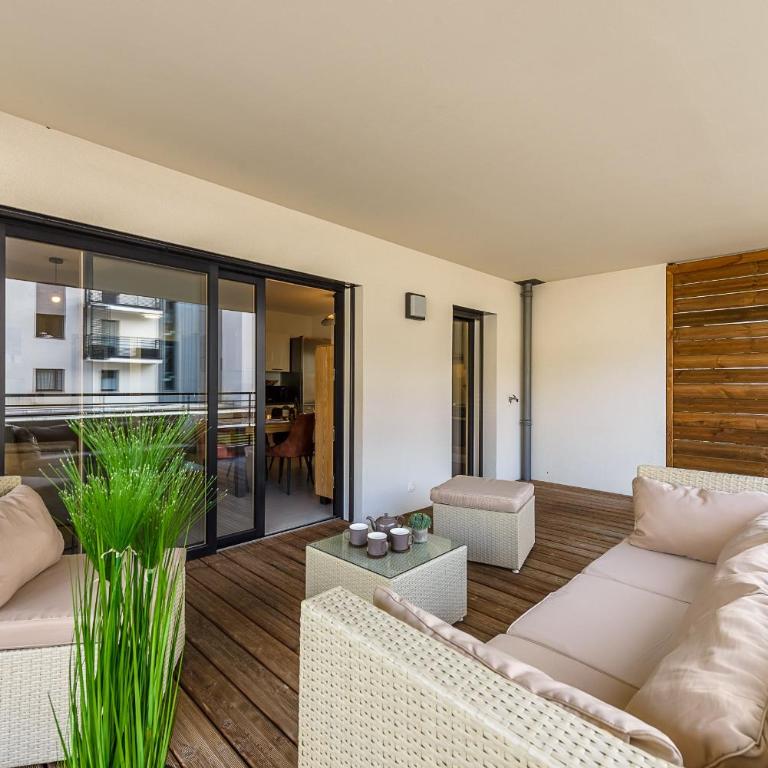 Les Balcons de la Suite - coeur de village, terrasse - Appartement avec Terrasse - 2