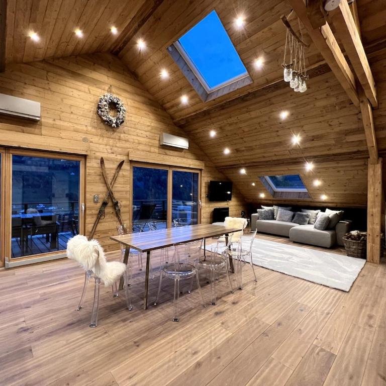 Splendide appartement style chalet classé 4 étoiles, terrasse face à la montagne - Three-Bedroom Apartment - 4