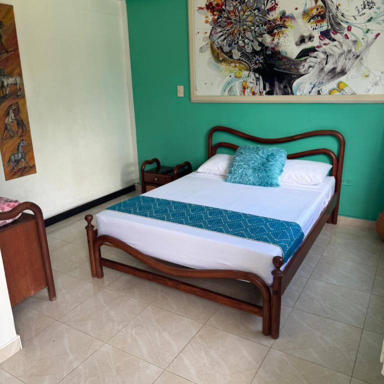 Hospedaje Avitor - Habitación Familiar con vistas al jardín - 3