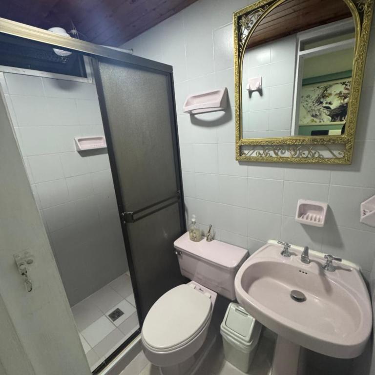 Hospedaje Avitor - Habitación Familiar con vistas al jardín - 1