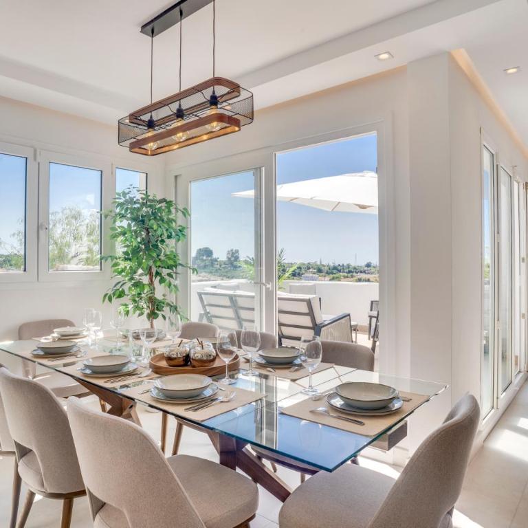 Atico Dúplex en Estepona con Vistas al Mar y Montaña a 10 min de la Playa - Apartamento de 3 dormitorios - 17