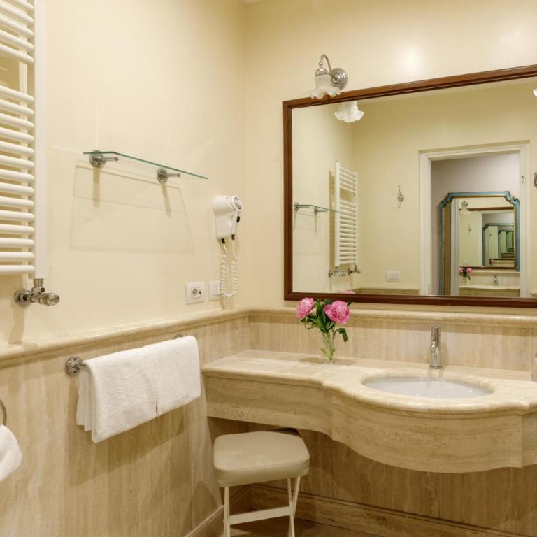 Hotel Mozart - Camera Superior Matrimoniale/Doppia con Letti Singoli - Via dei Greci 23 - 7
