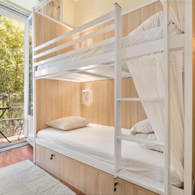 Hostel Anguita - 8-Bed Mixed Dormitory Room - 2