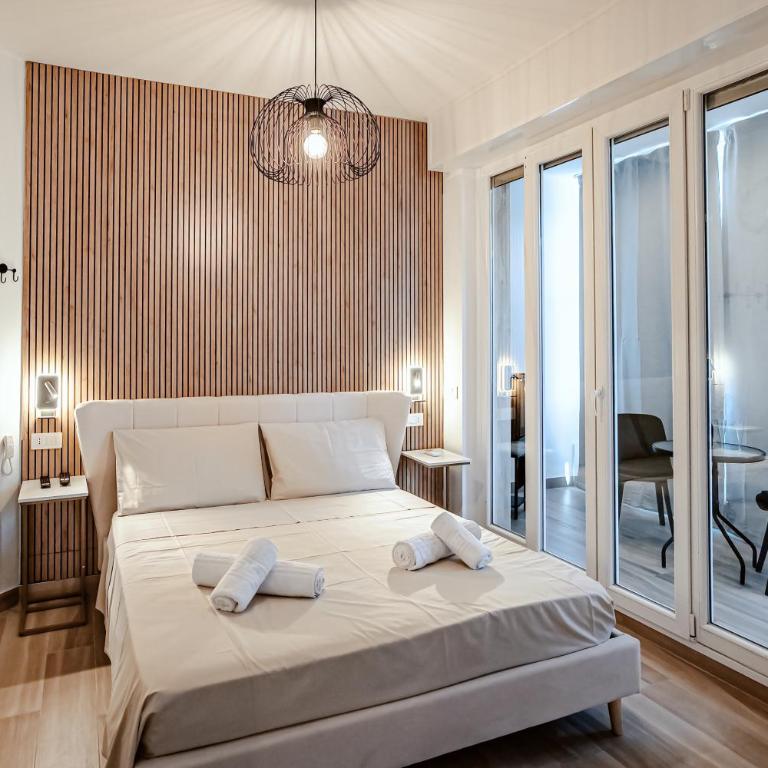 Colorful Home - Double Room with Private Bathroom - 1