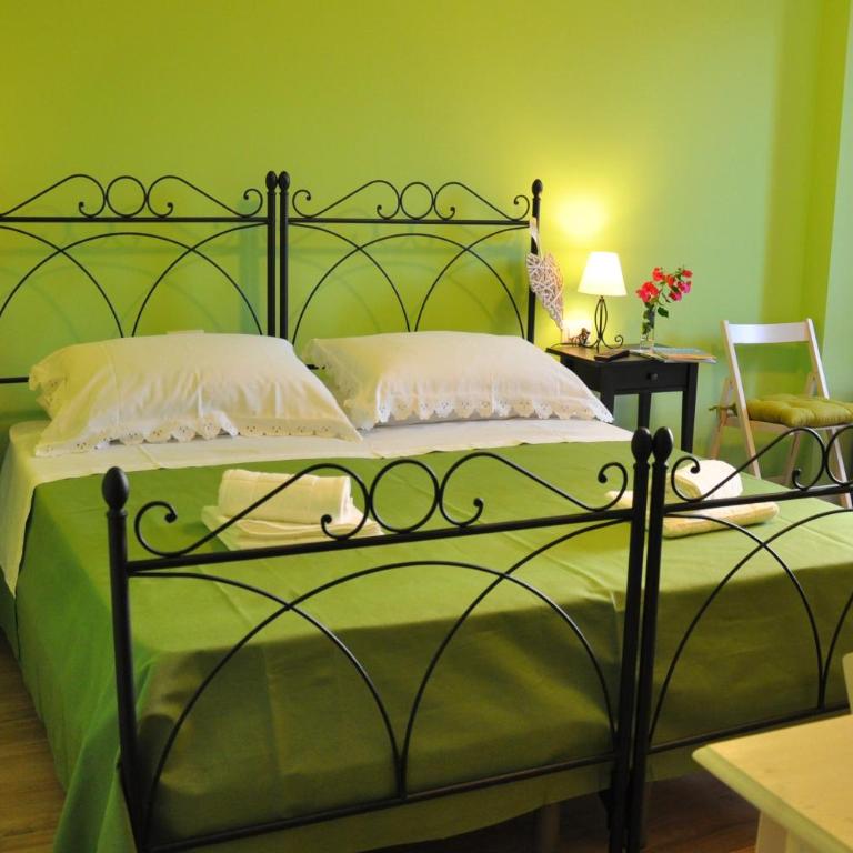 Marcella House - Suites near the beach - Camera Matrimoniale/Doppia con Letti Singoli con Vista Giardino - 2