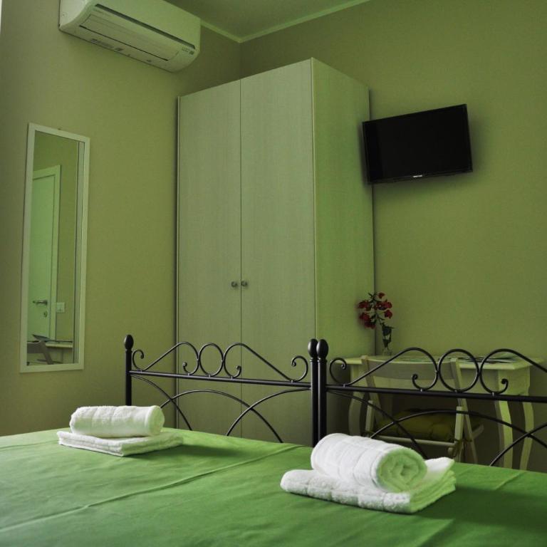 Marcella House - Suites near the beach - Camera Matrimoniale/Doppia con Letti Singoli con Vista Giardino - 5