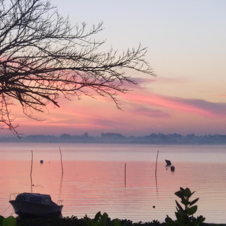 ARCACHON APPARTEMENT FACE PLAGE 5 pers Wi-Fi Parking Linge de maison gratuit 1chambre parentale 1cabine lits superposés 1 canapé lit - Two-Bedroom Apartment - 28