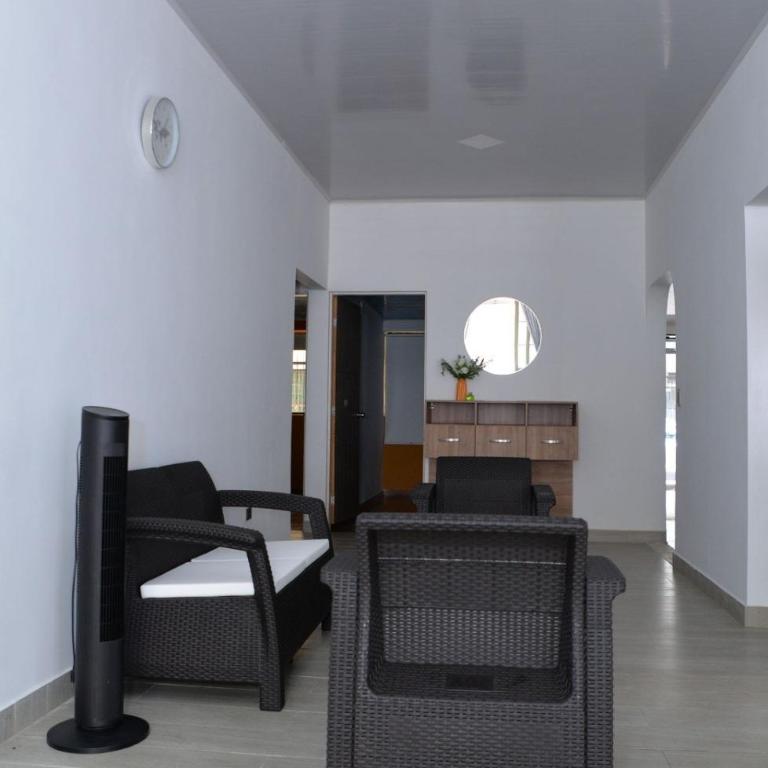 Casa jardin completa con parqueadero privado - Casa de 3 dormitorios - 9