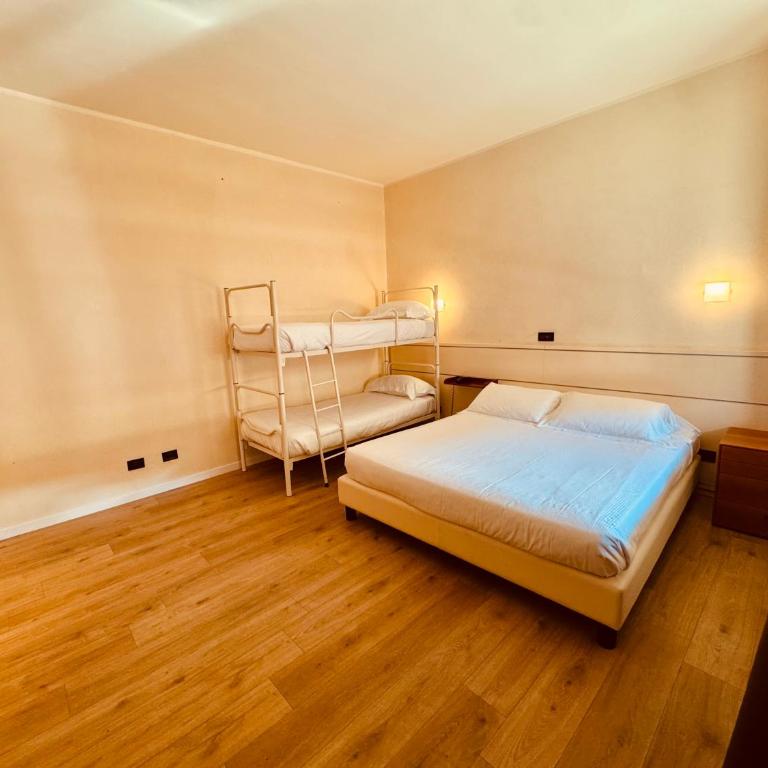 Hotel Pex Mantova - Camera Familiare con Bagno Privato - 2