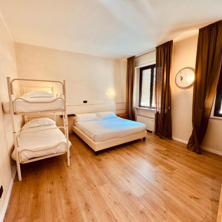 Hotel Pex Mantova - Camera Familiare con Bagno Privato - 1